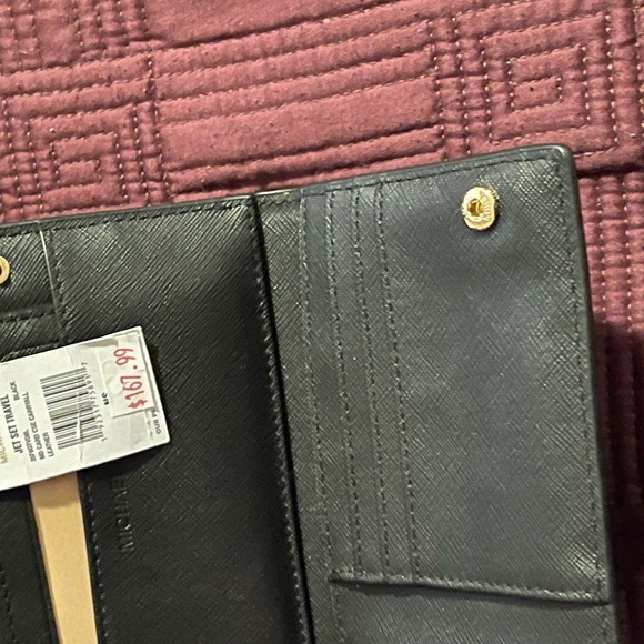 NWT Michael Kors wristlet. 🎉 host pick 🎉Black with gold detail - Picture 4 of 6